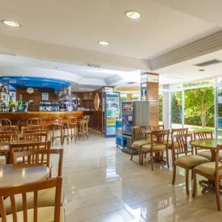 高尔夫海滩酒店 2* 圣蓬萨